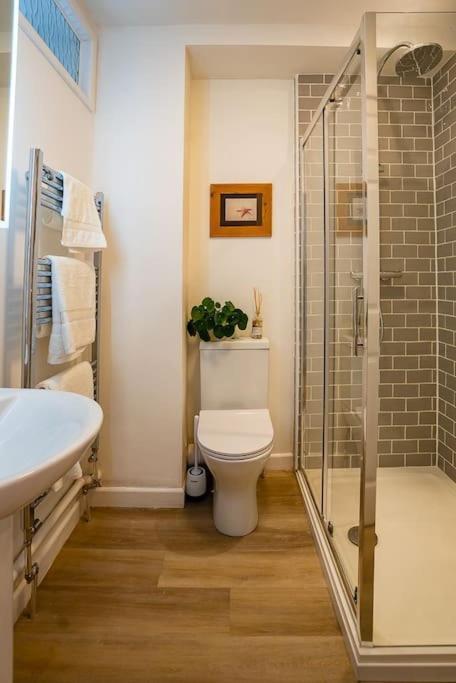 1 Bedroom Flat In Ilminster, Somerset *