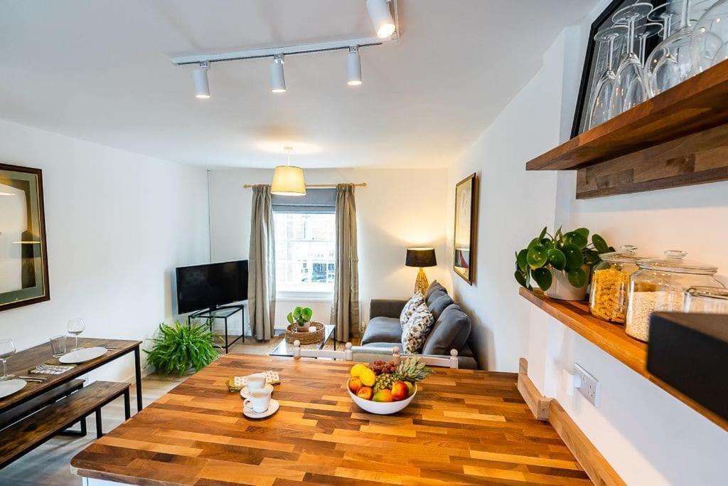 1 Bedroom Flat In Ilminster, Somerset Apartment