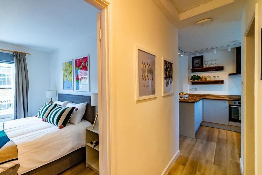 1 Bedroom Flat In Ilminster, Somerset Apartment *