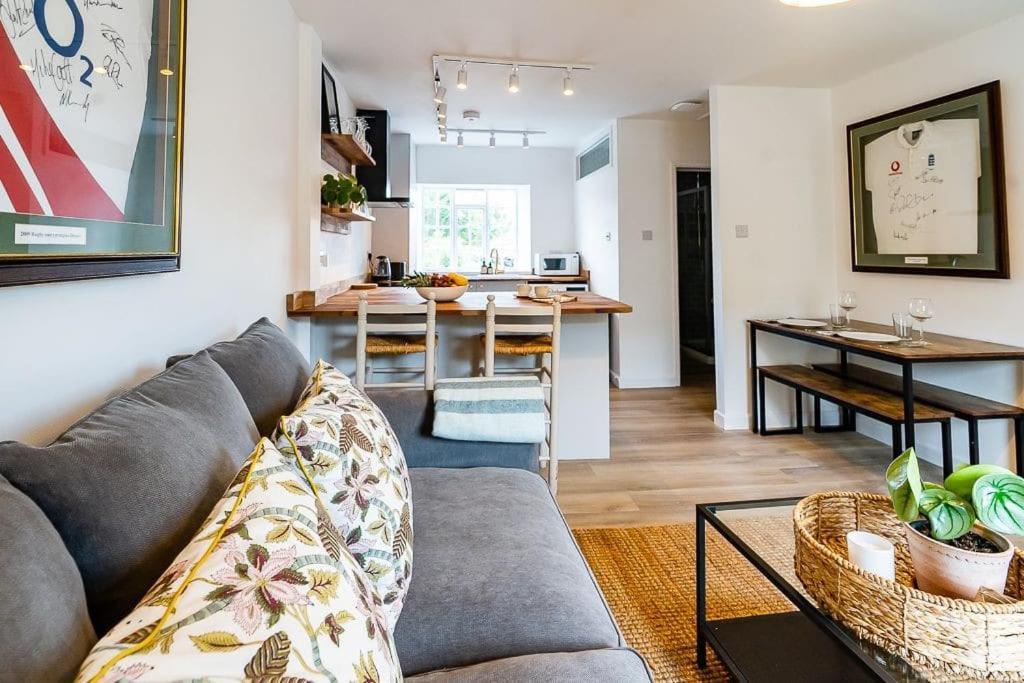 1 Bedroom Flat In Ilminster, Somerset Apartment